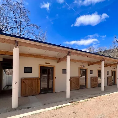 La Petite Insolite Hostel *