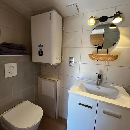 La Petite Insolite Hostel *