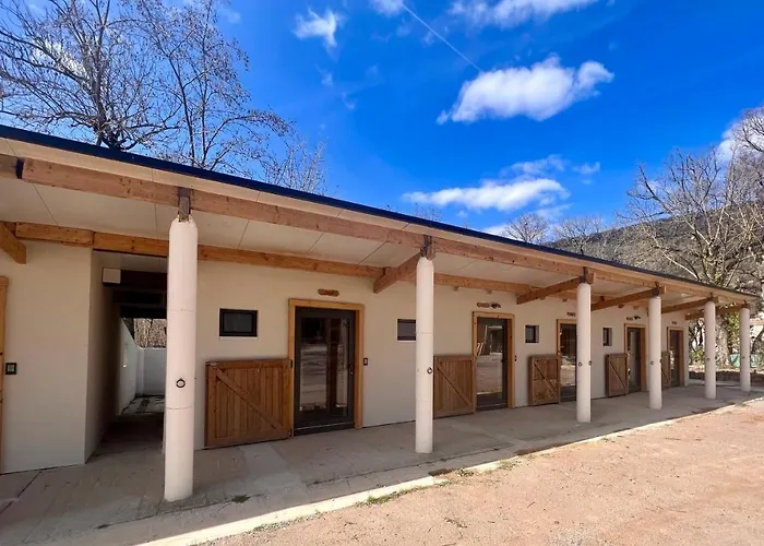 La Petite Insolite Hostel *